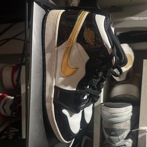 Nike Kids Sneakers Black and Gold
